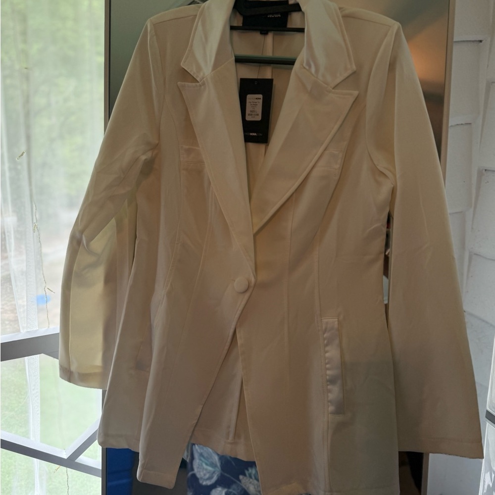 Elegant White Blazer